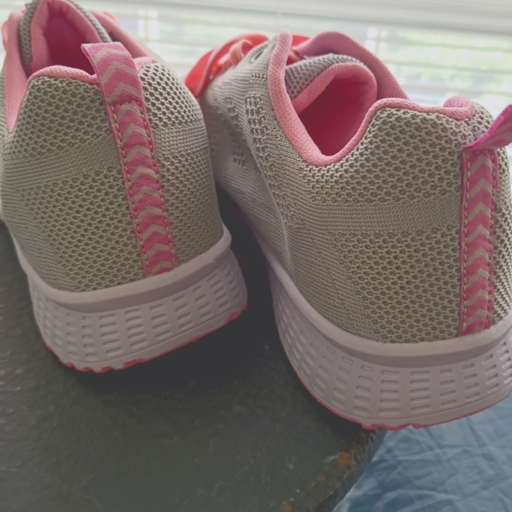 Ultra Light Breathable Knit Sneakers, size 10.5 - Picture 4 of 11